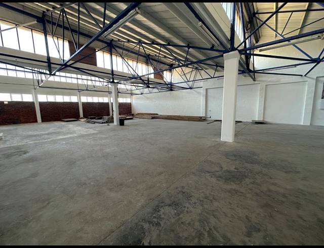 600M² WAREHOUSE TO LET IN PAARDEN EILAND